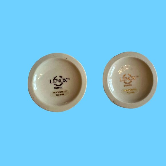 Lenox pair of rose bud vases, 6 inches high, ivory color & gold trim - Picture 4 of 4